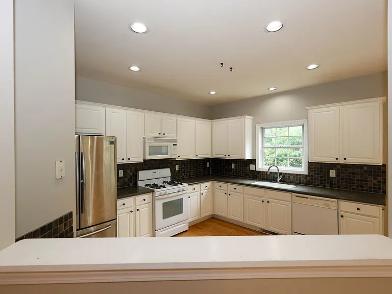 2895 Haynes Club Cir SW — Photo 58