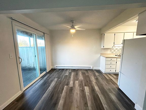 2nd image of 2275 NE Division St APT 15