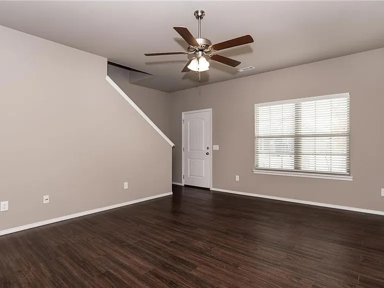 408 Driftwood Ave — Photo 5