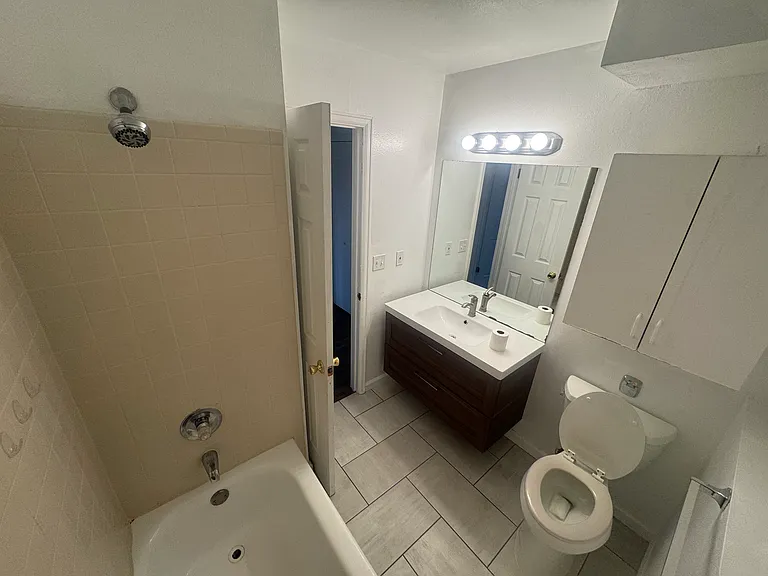 2914 Straus Ln #D — Photo 6