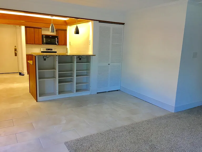 Breakfast Bar/Dining Area2