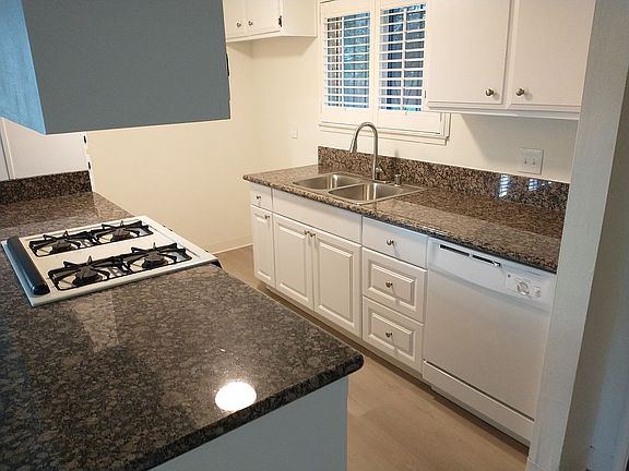 3rd image of 2458 Via Camino Ave