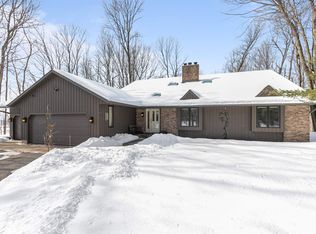 9 Breyerwood Ct, Hortonville, WI 54944
