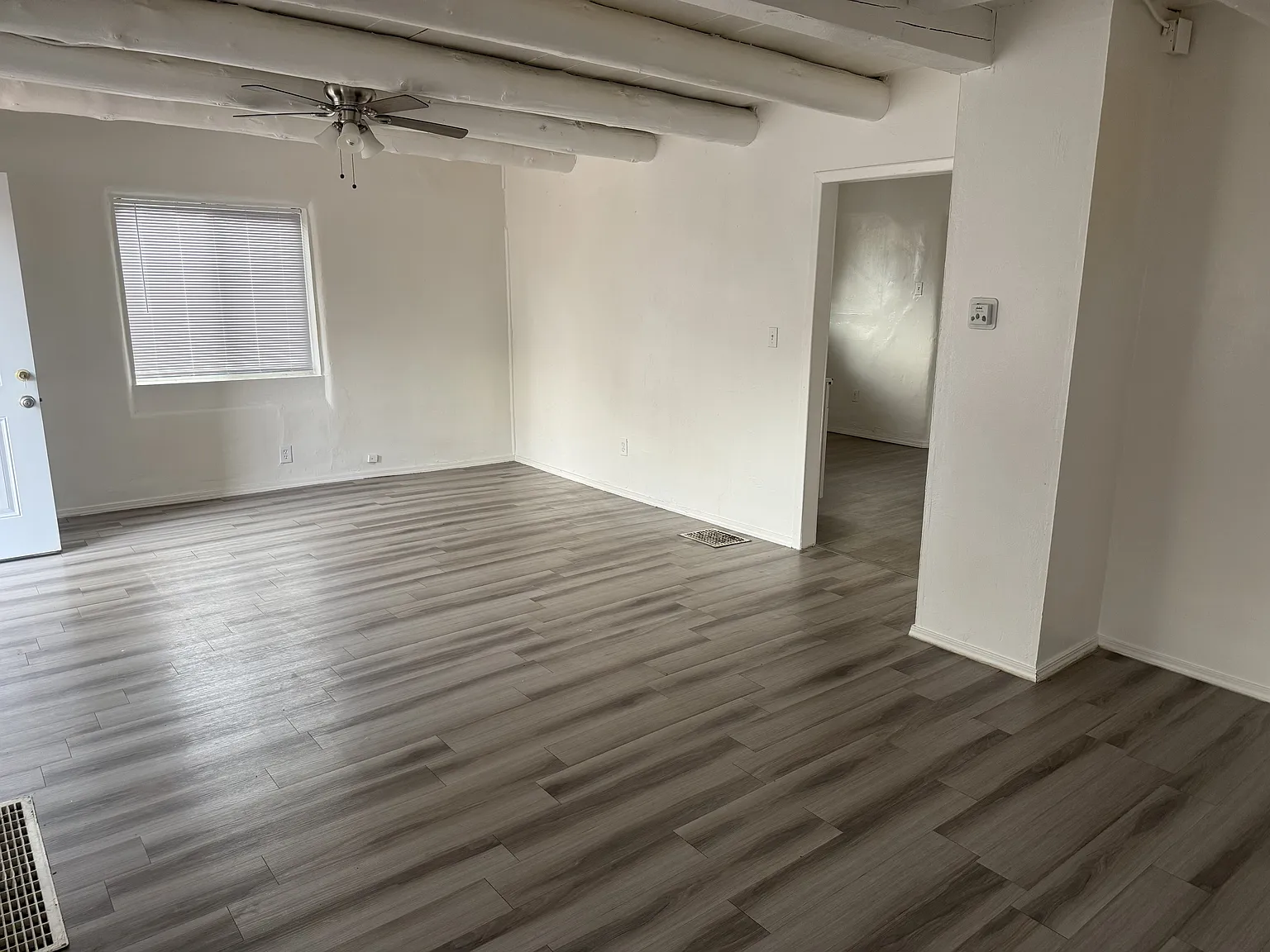 3 Bd / 2 Ba End Unit Apt in the SW — Photo 4