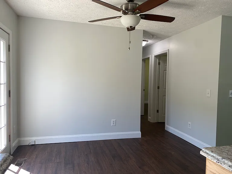 28 Iris St — Photo 9