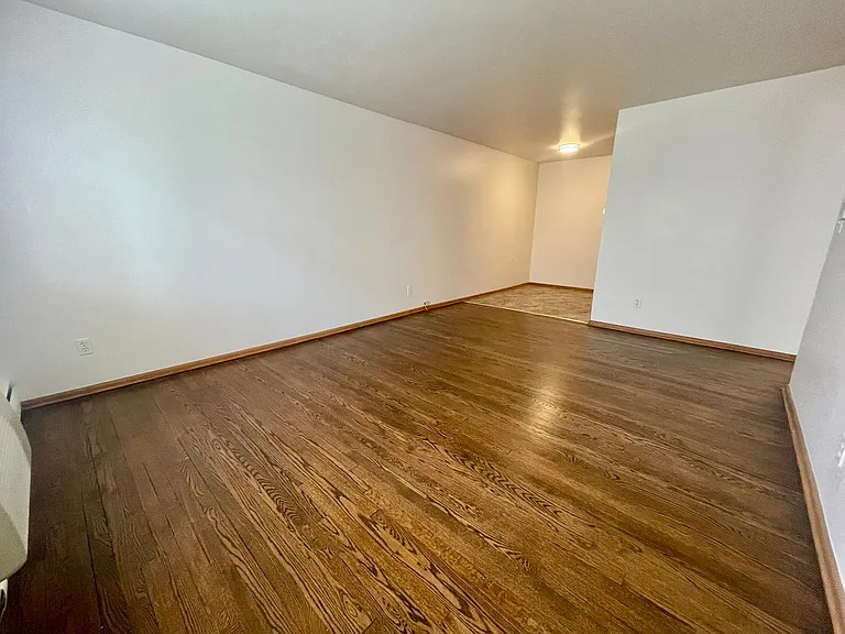 1216 Memorial Dr — Photo 3