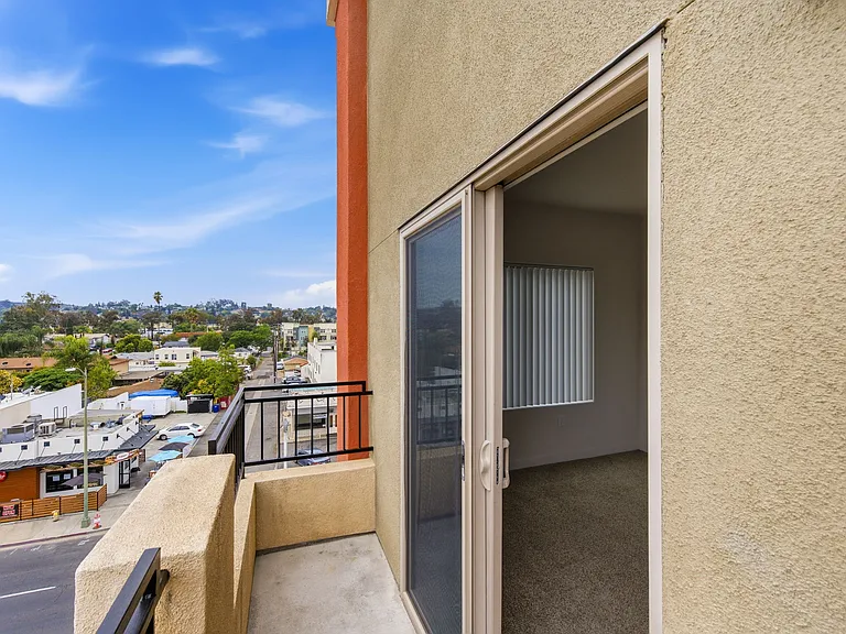 City Plaza Apartments — Photo 10