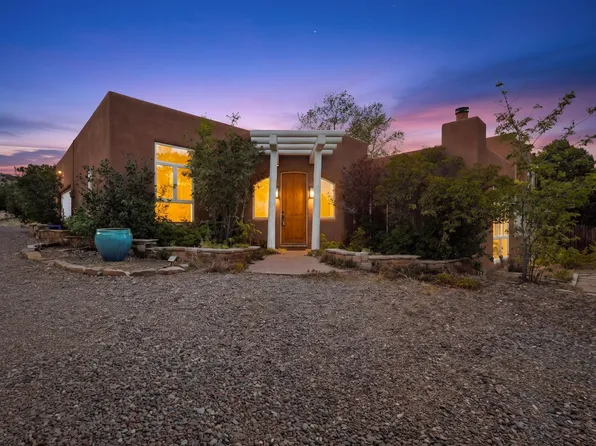 17 Calle Belicia, Santa Fe, NM 87508