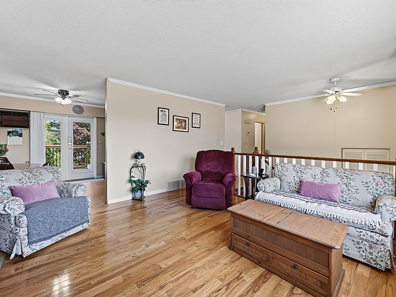 3rd image of 686 Sicamore Dr