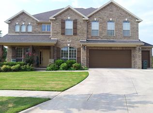 1661 S Coopers Cv, Fayetteville, AR 72701