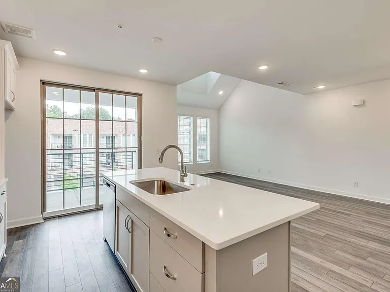 513 Burton Dr — Photo 18