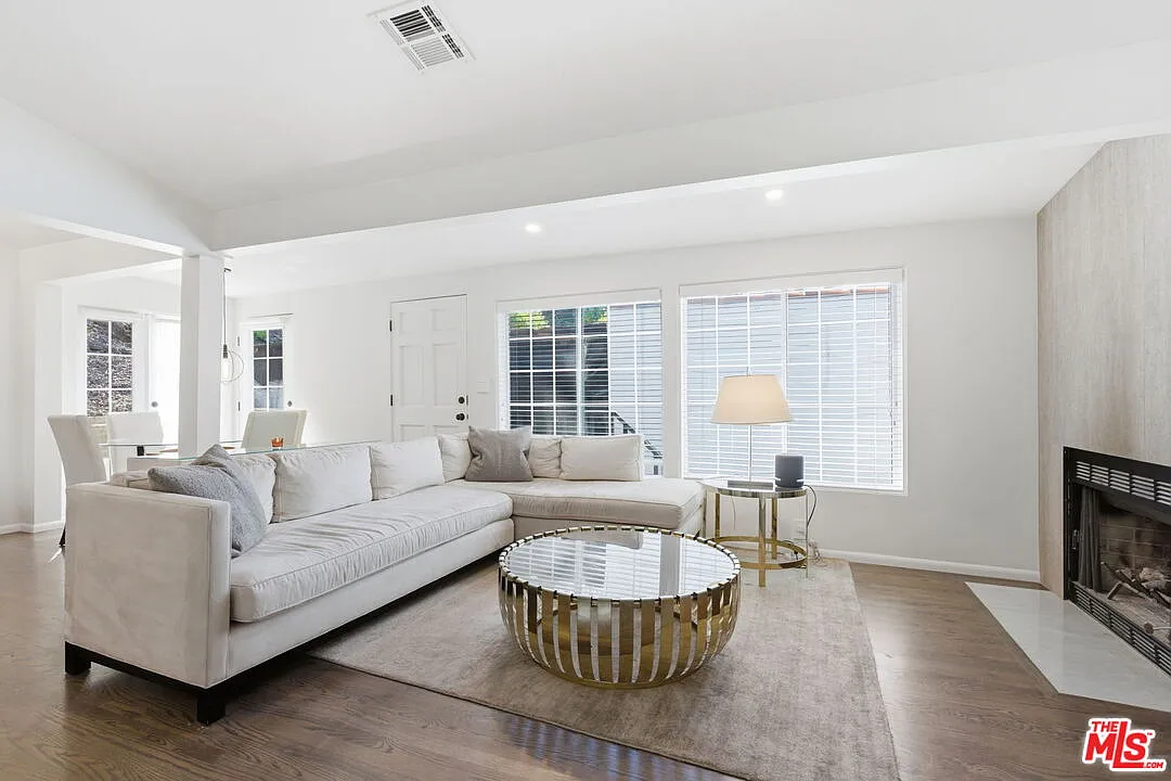 3 bed, 2.5 bath, 1626 sqft, $7,500 — Photo 3