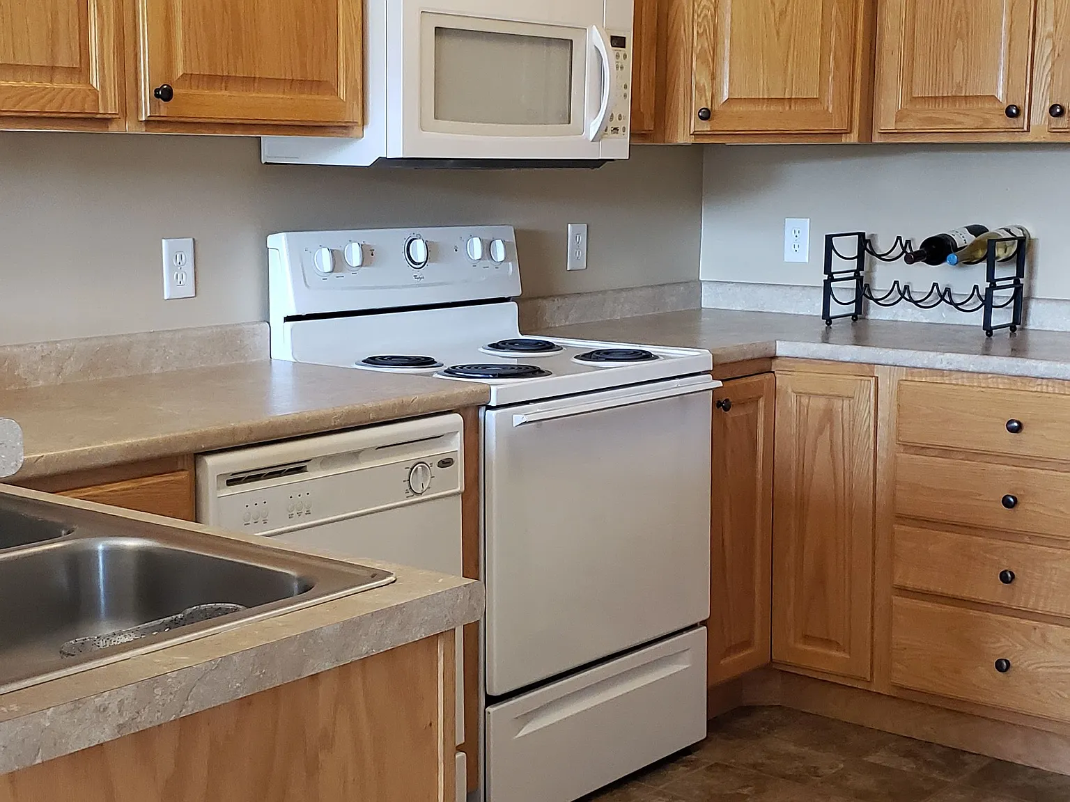3 bed, 1.5 bath, 1400 sqft, $1,795 — Photo 2