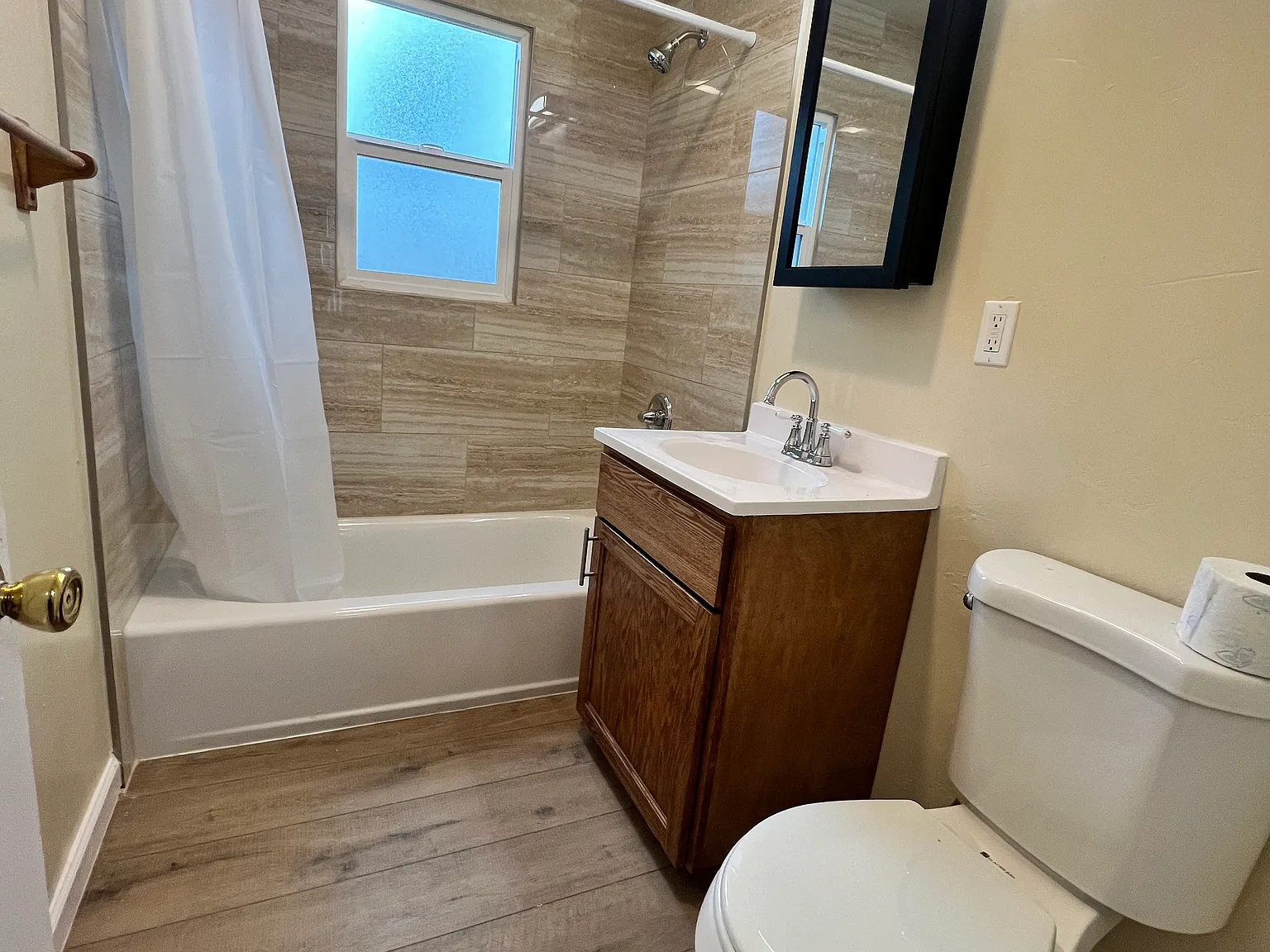 Studio, 560 sqft, $1,595 — Photo 4