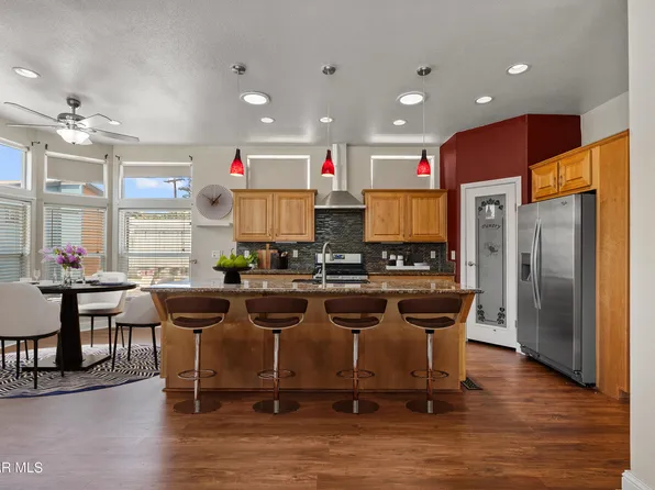 12 Kensington Dr, Northridge, CA 91324