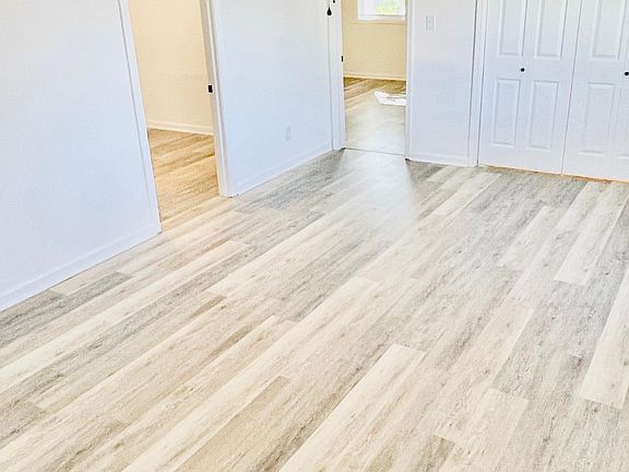 2nd image of 907 Royalette Ave