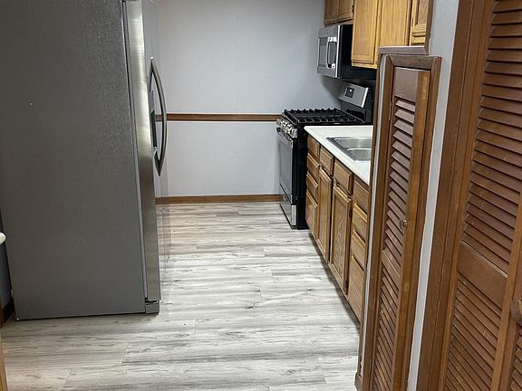 5th image of 74 Pleasantview Avenue
