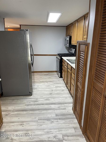 5th image of 74 Pleasantview Avenue