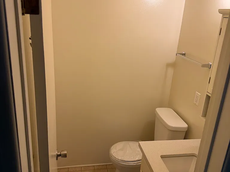1/2 Bathroom