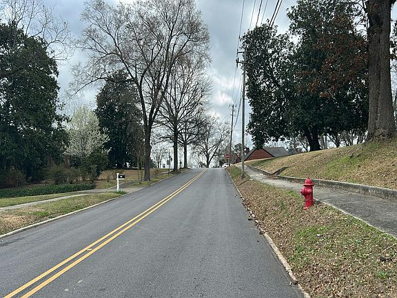 5th image of 326 W Point St