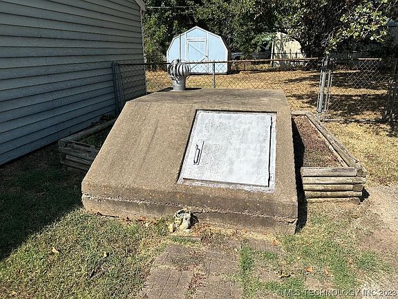 3rd image of 611 Berton Ave