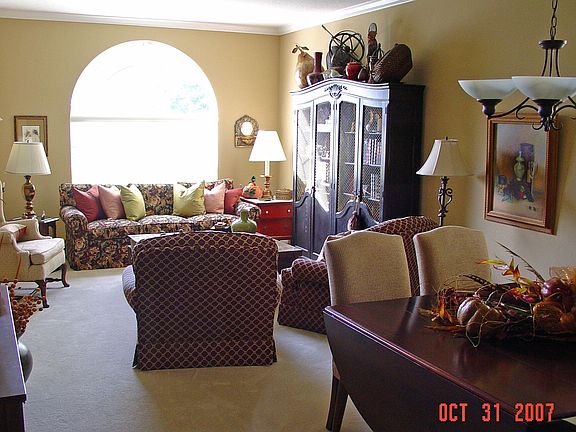 Living room/dining room