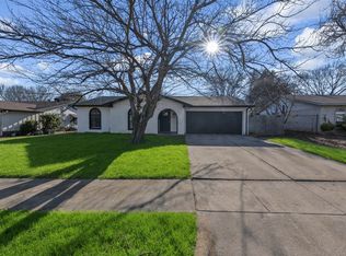529 NW Ann Lois Ln, Burleson, TX 76028