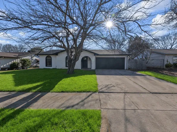529 NW Ann Lois Ln, Burleson, TX 76028