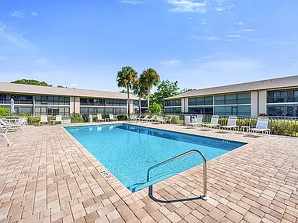 248 Pebble Beach Cir APT G201, Naples, FL 34113