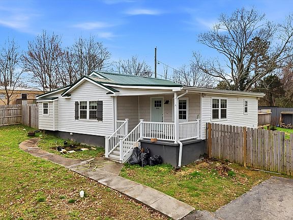 3rd image of 1080 6th St NE