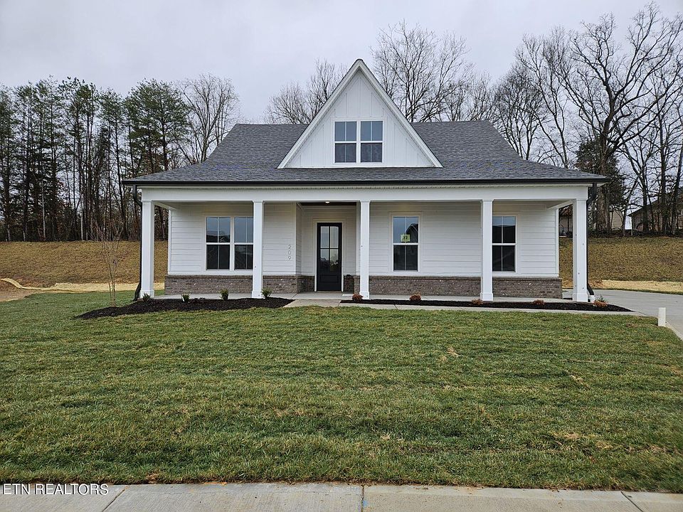 1st image of 209 Clover Cir