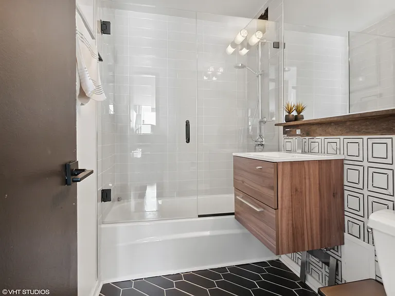 655 W Irving Park Rd #4910 — Photo 10