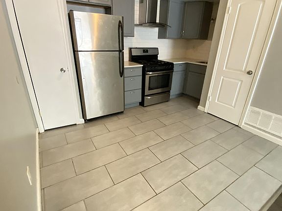 3rd image of 4130-4132 Fisher St #4132-2