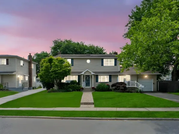 6 Terrell Lane, Hicksville, NY 11801