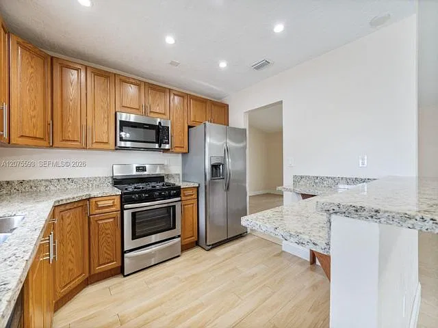 4 bed, 2.0 bath, 1752 sqft, $4,900 — Photo 3