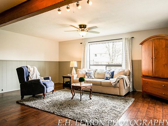 3rd image of 2745 Vista Pl W