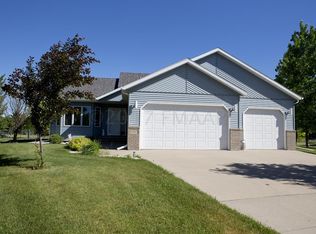 462 Clearview Ct, Moorhead, MN 56560