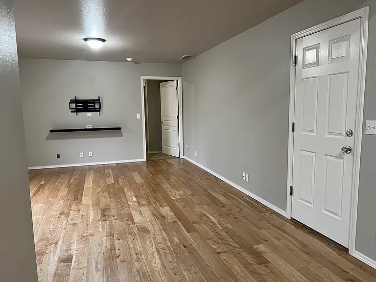3050 N Cape Cod Ave — Photo 4