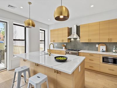 348 E 4th St, Brooklyn, NY, 11218