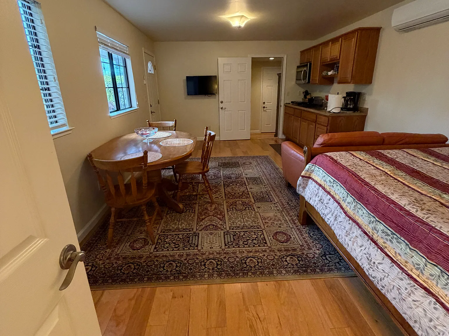 Studio, 420 sqft, $2,200 — Photo 4