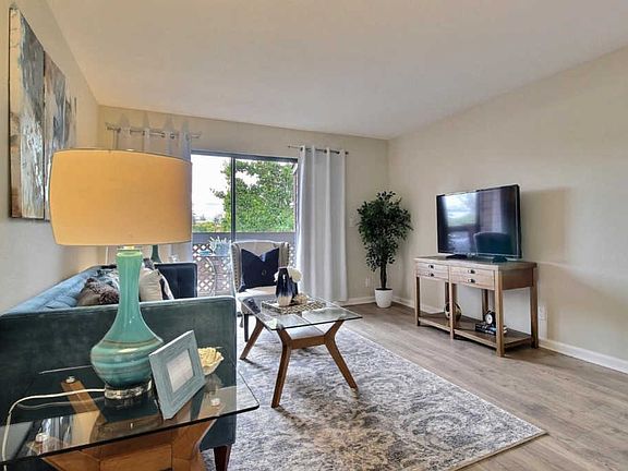 4th image of 973 Catkin Ct
