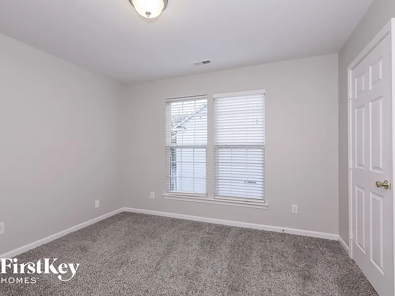 3005 Linstead Dr — Photo 12