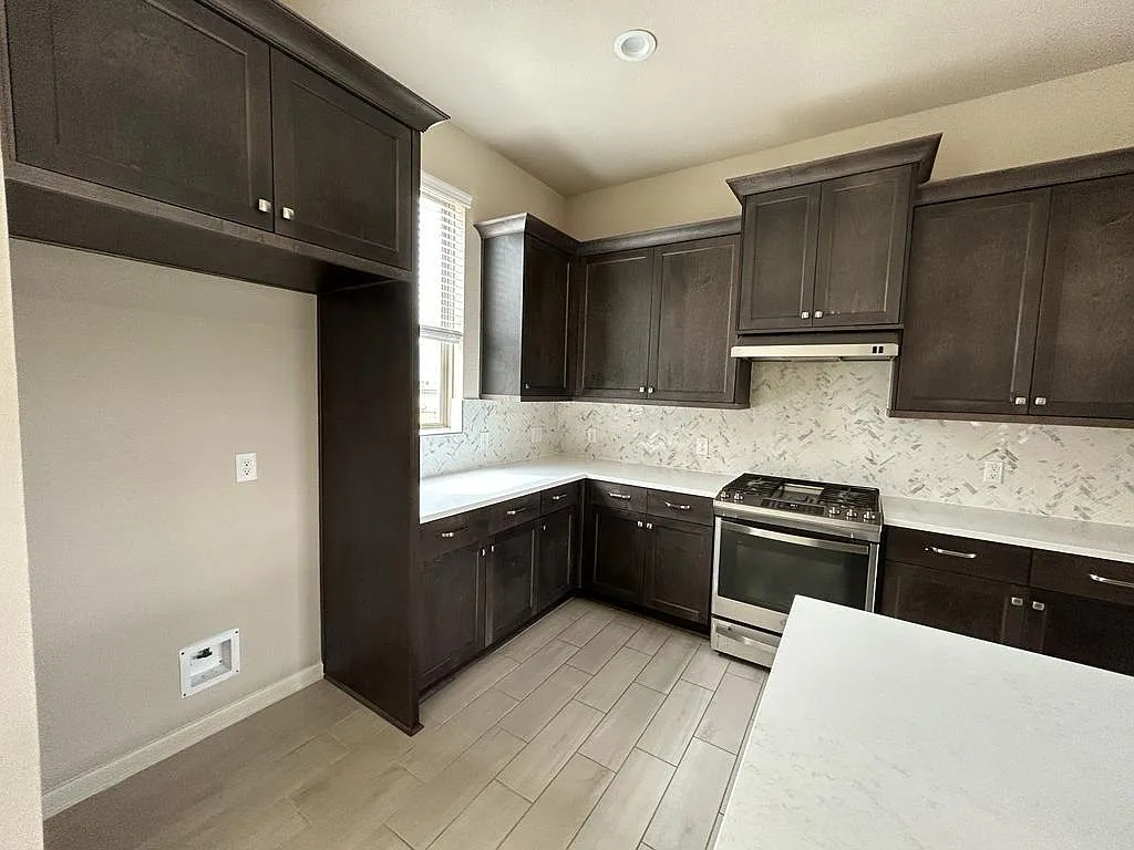 4 bed, 3.0 bath, 2785 sqft, $3,700 — Photo 4