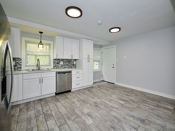 5th image of 1606 W Chase Ave APT 1B