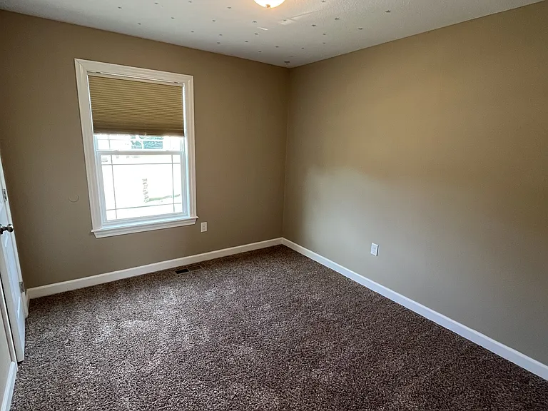 455 Ash Ct — Photo 14