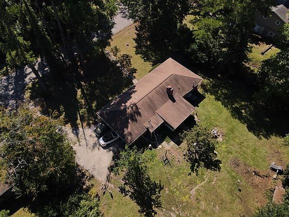 4th image of 2001 Woodfield Dr