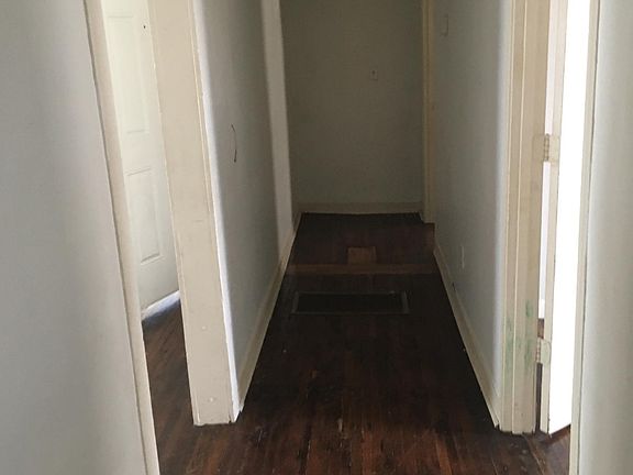 4th image of 124 10th St SE