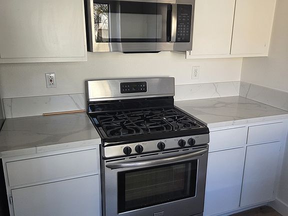 2nd image of 14333 Van Nuys Blvd Unit 68