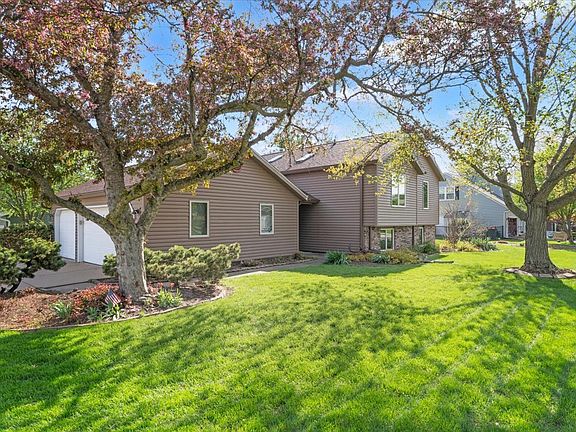 3rd image of 1005 W 57th Pl