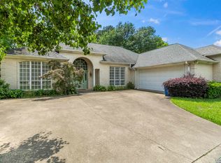 8 Pine Manor Cir, Kilgore, TX 75662